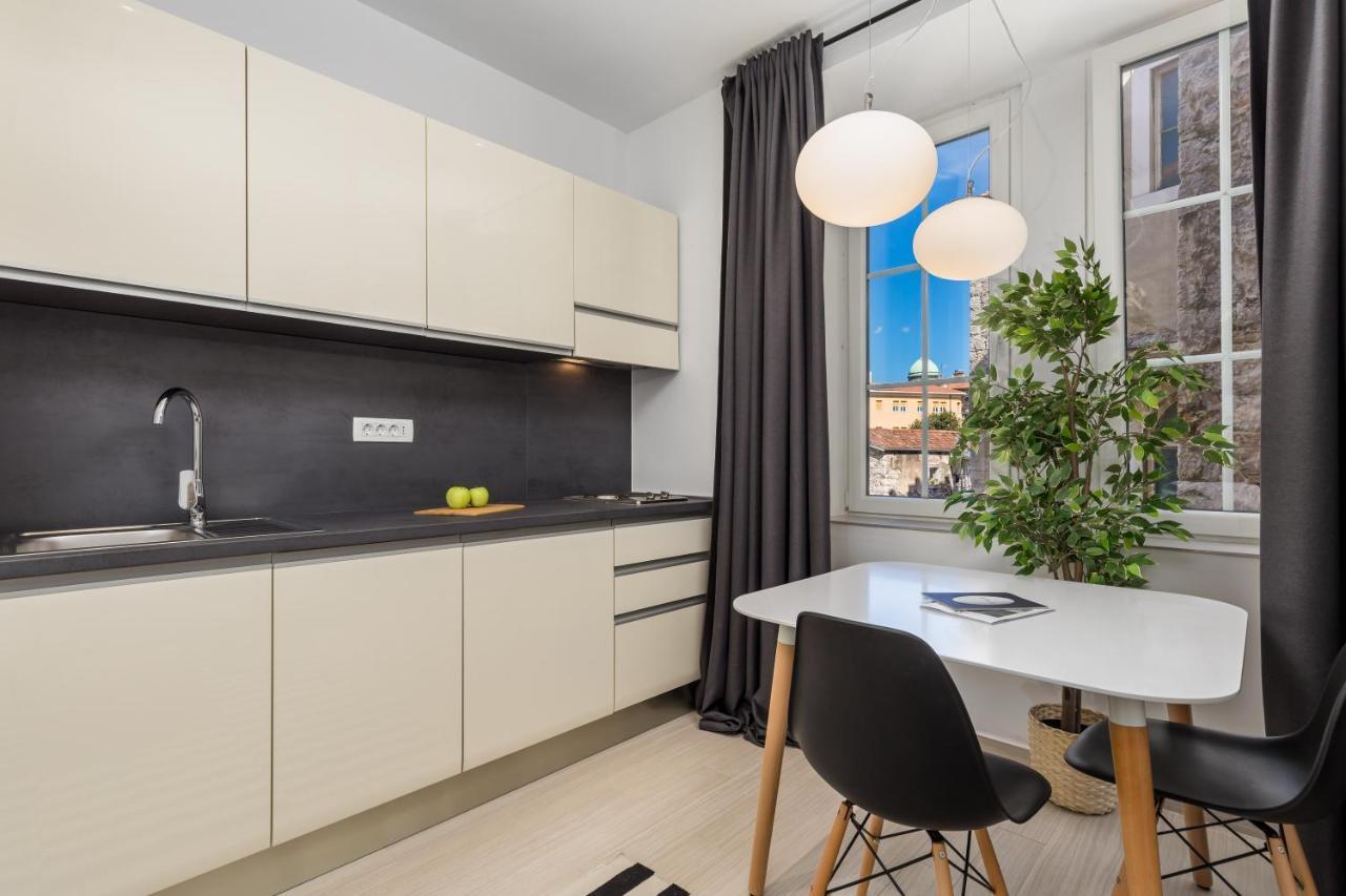 Apartments Harbour View Rijeka Luaran gambar