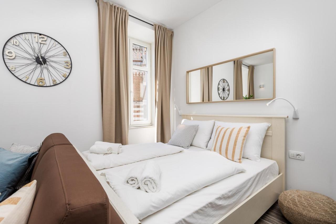 Apartments Harbour View Rijeka Luaran gambar