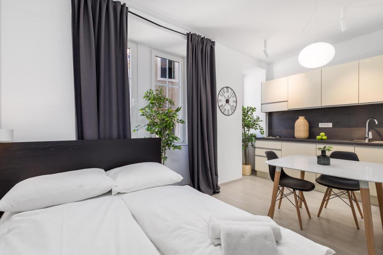 Apartments Harbour View Rijeka Luaran gambar